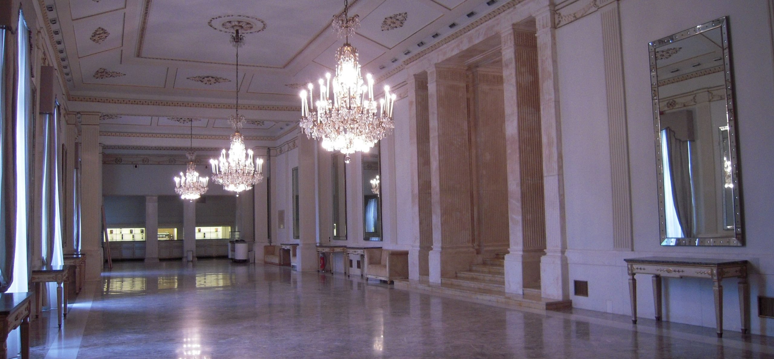 로비 및 복도 (Foyers and Corridors)